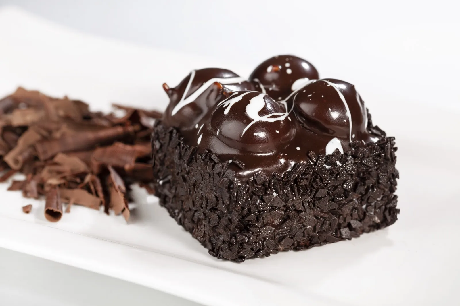 SİYAH PROFİTEROL MONO PASTA