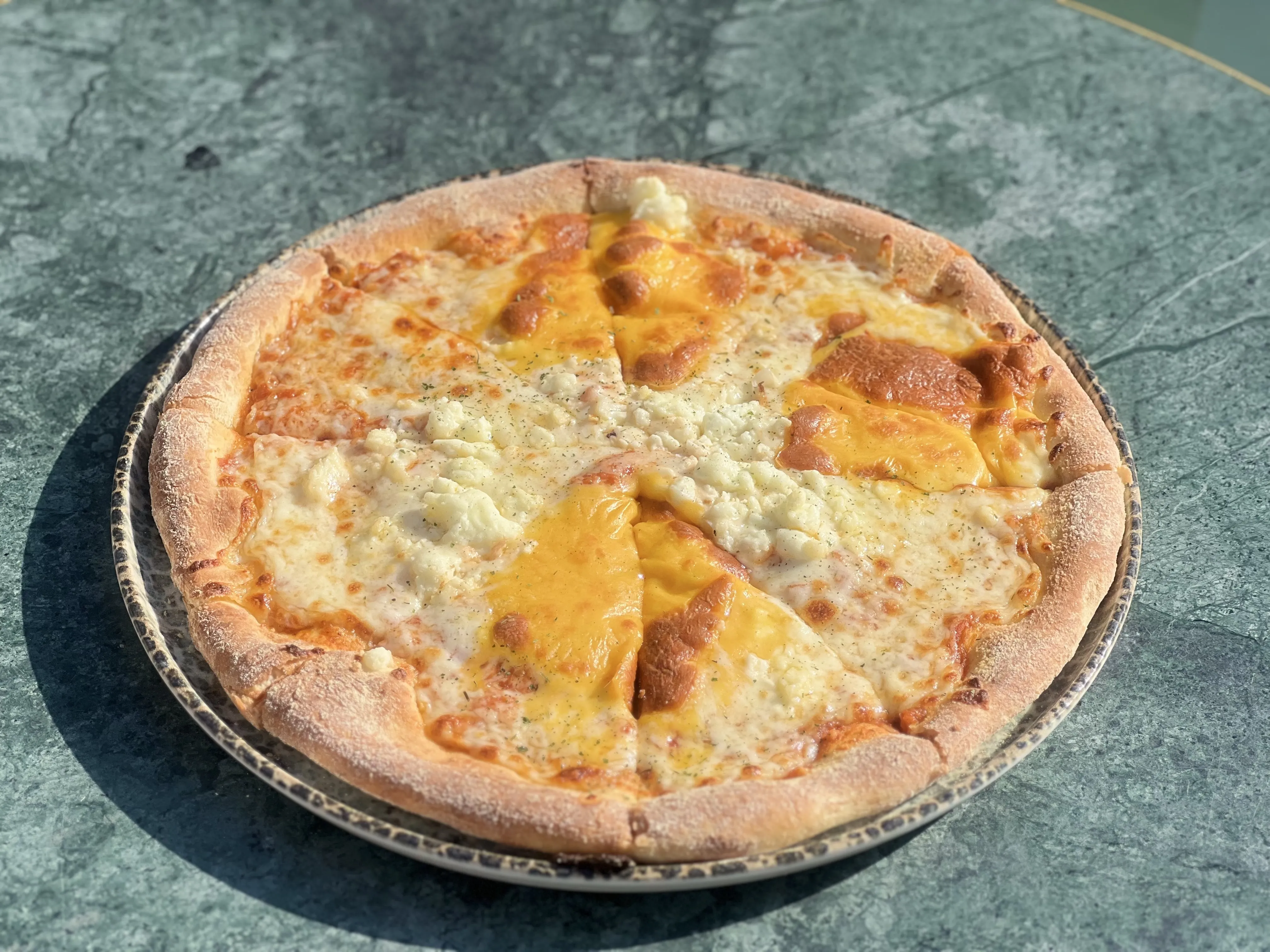 BEŞ PEYNİRLİ PİZZA