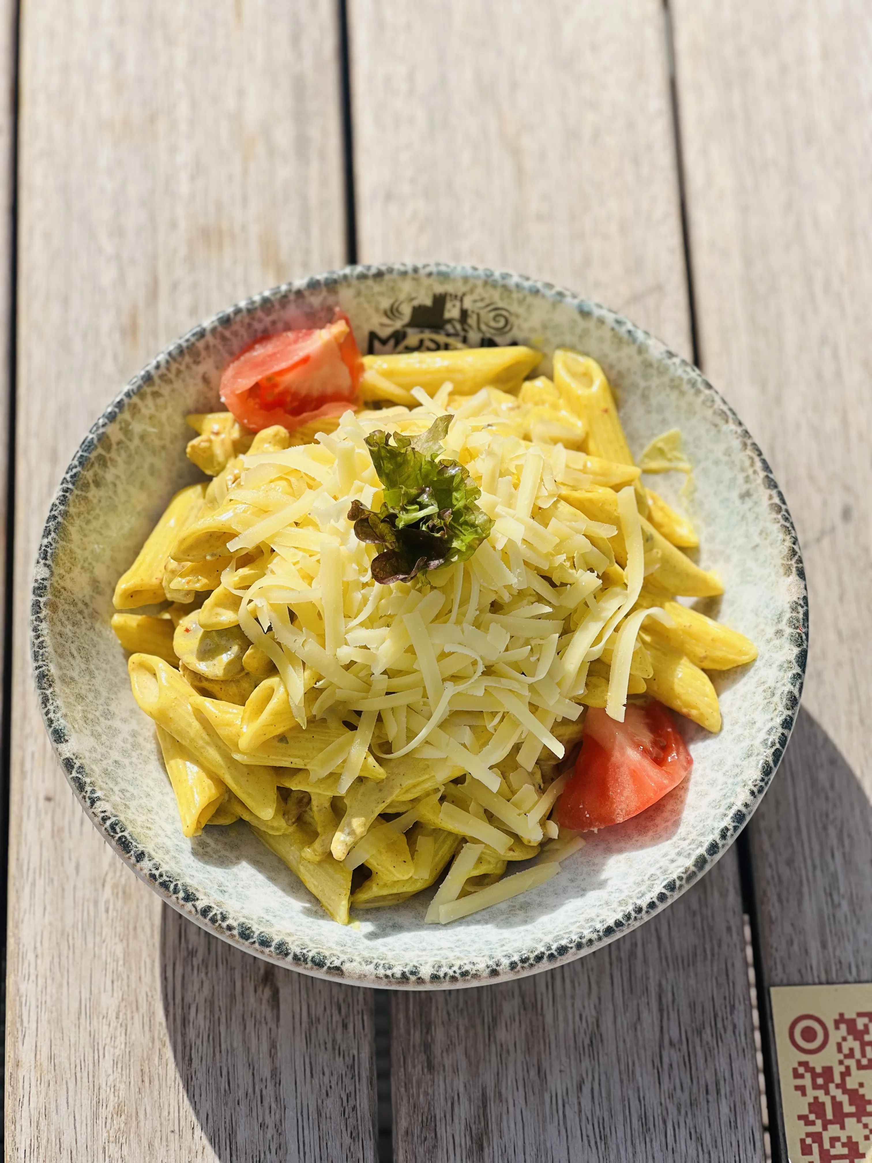 KÖRİ SOSLU TAVUKLU PENNE 